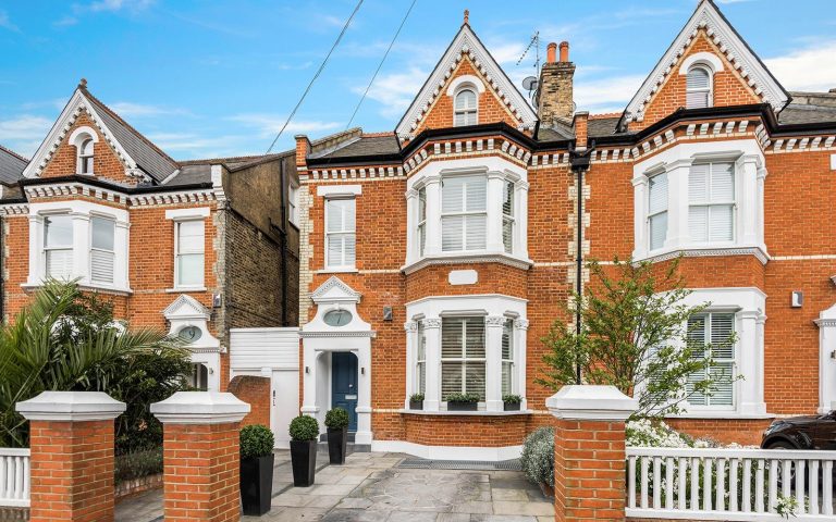 Varied ways to develop the leading in the selling of property